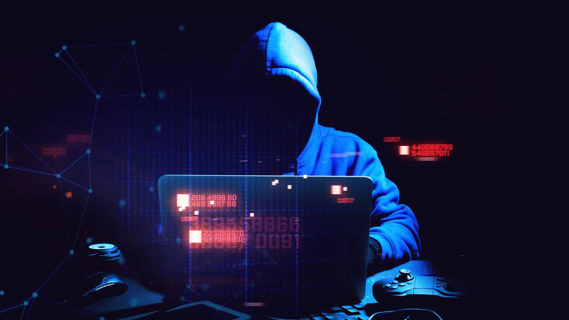 Hacker sitzt am Laptop